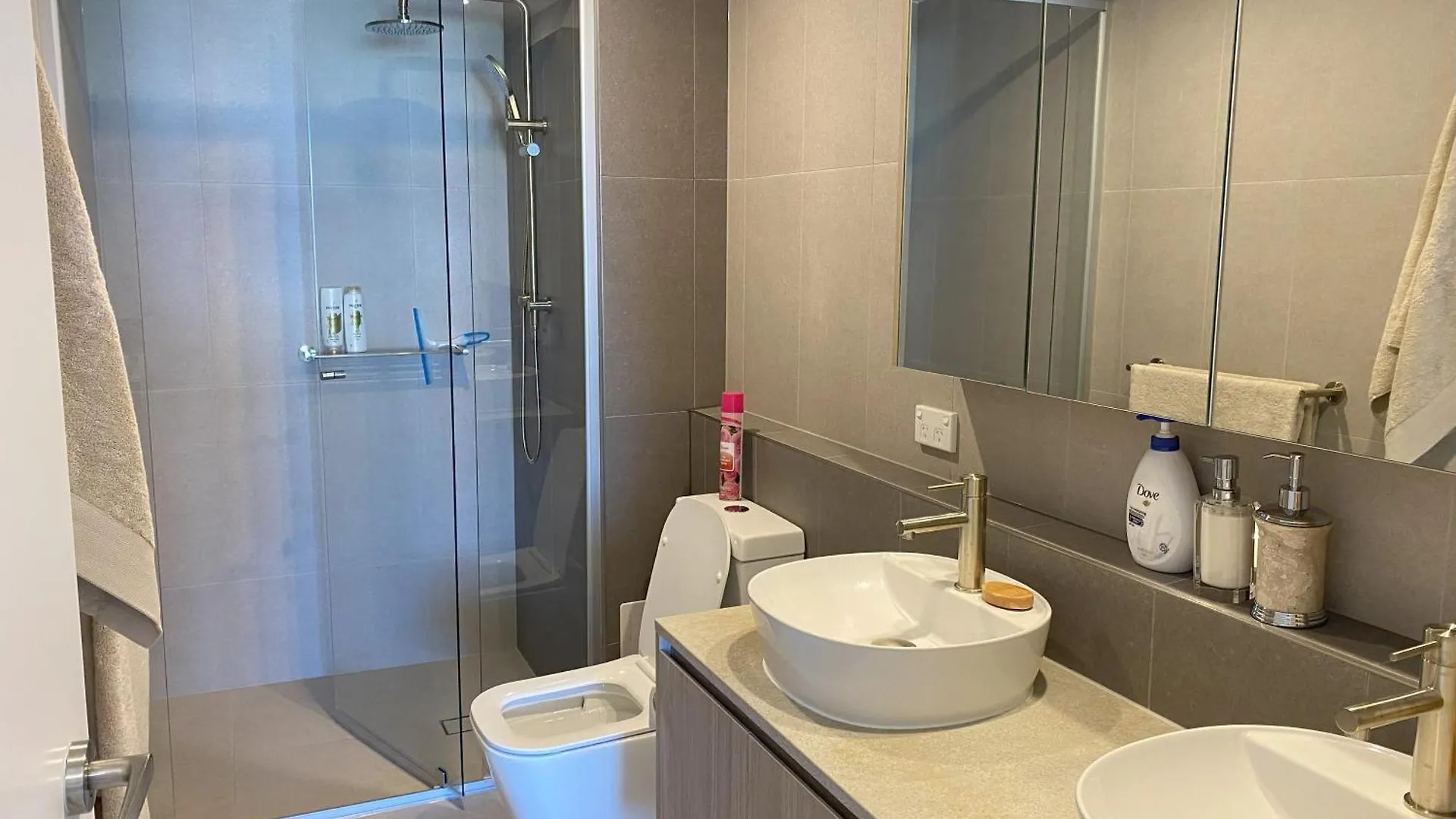 Apartment New Beach Luxury 3B 2B Unit - Ocean Views - 250M 2 Buddina Beach! Australia