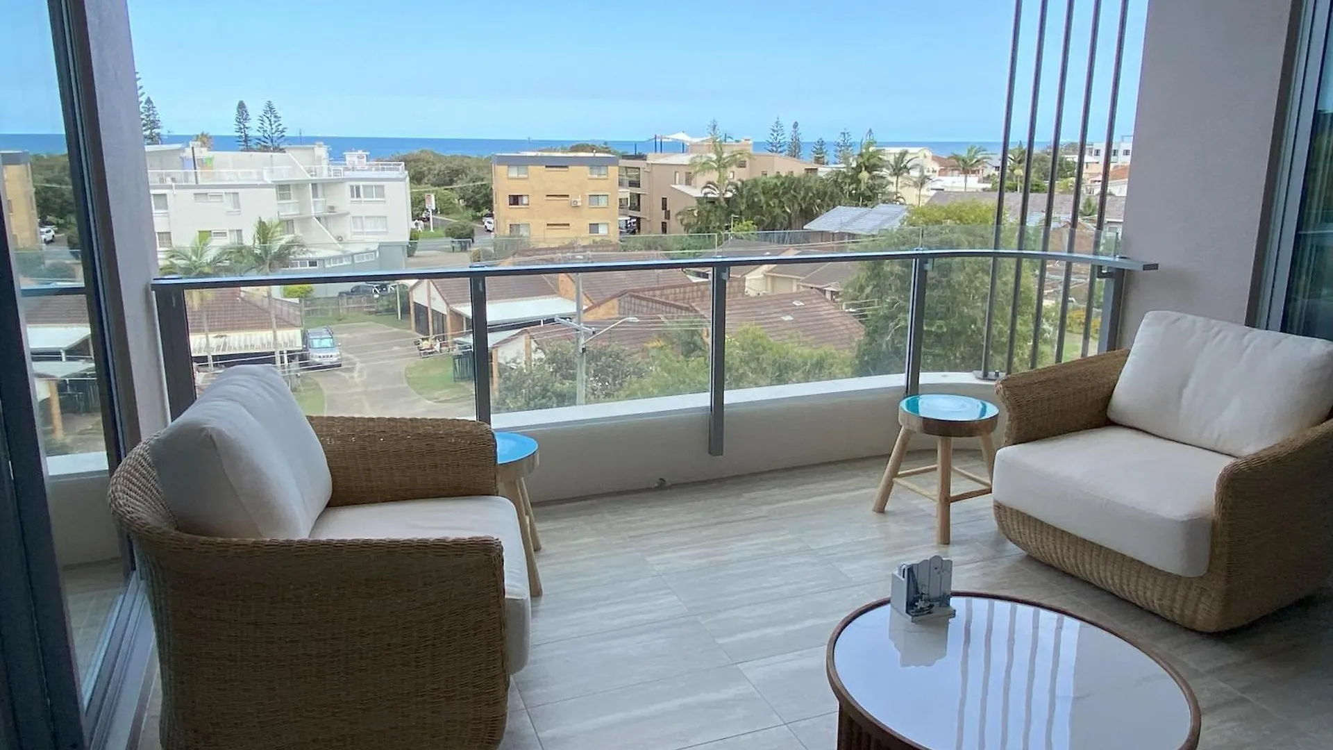 New Beach Luxury 3B 2B Unit - Ocean Views - 250M 2 Buddina Beach! 0*,  Australia