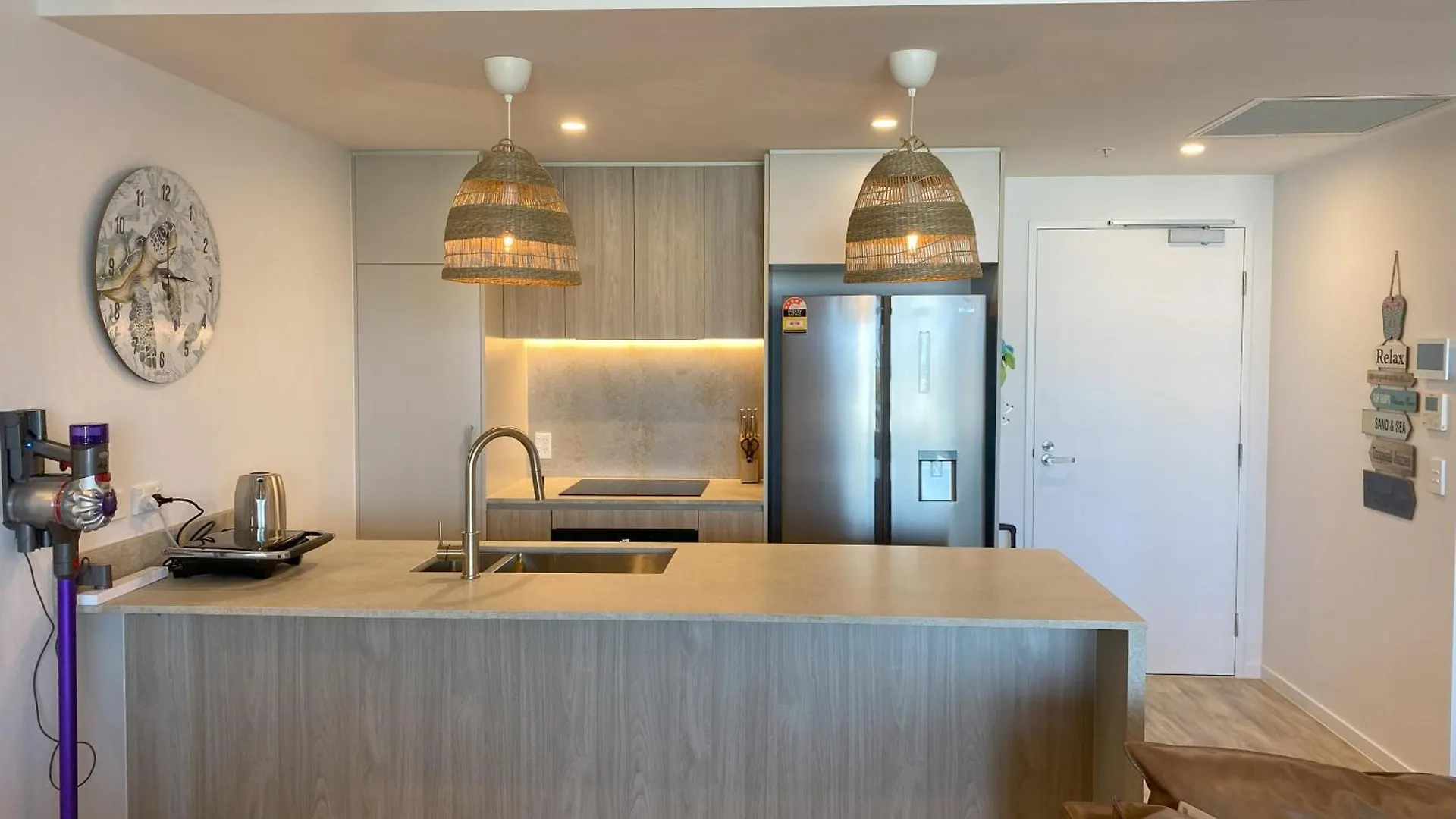Apartment New Beach Luxury 3B 2B Unit - Ocean Views - 250M 2 Buddina Beach! Australia
