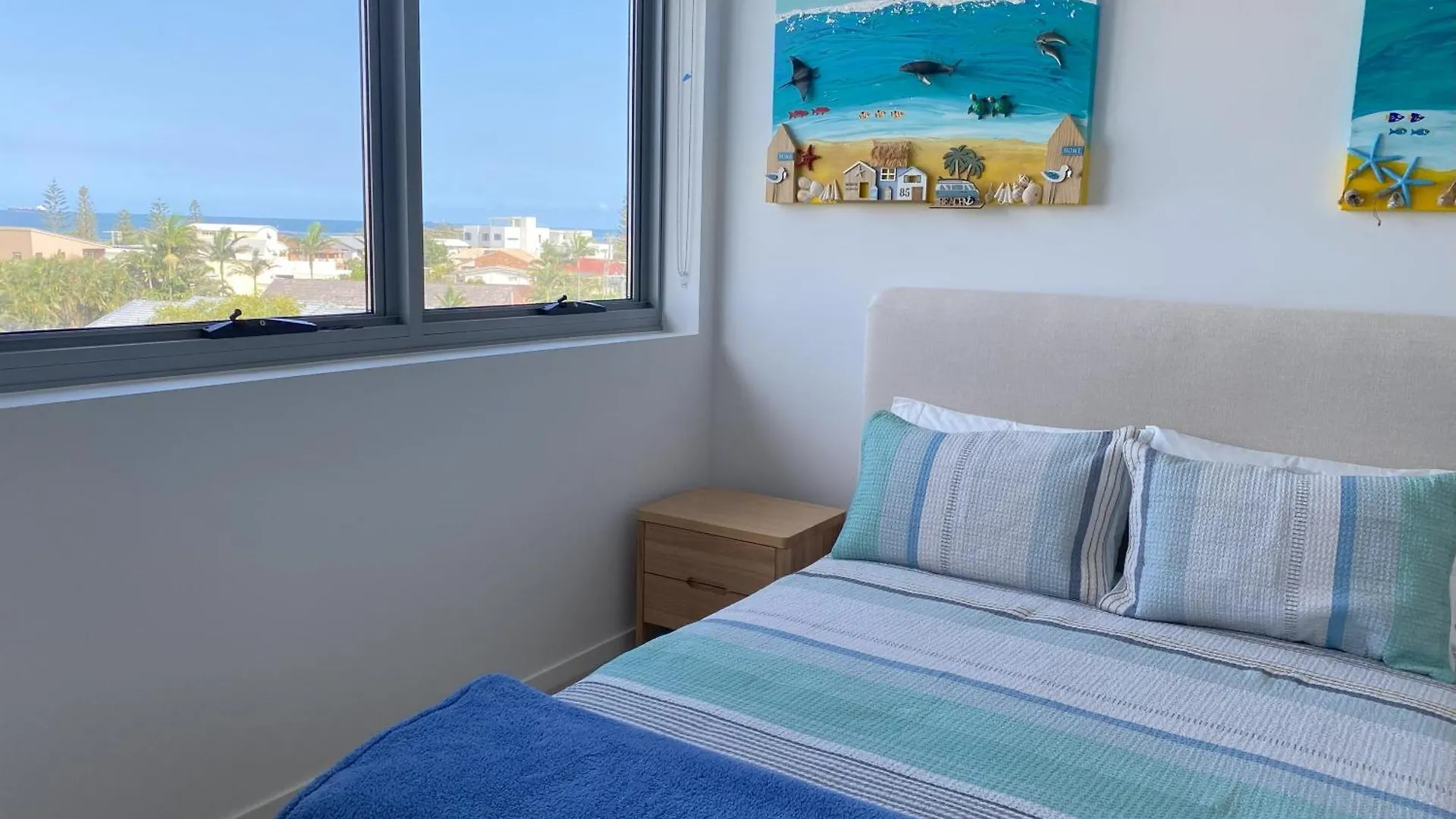 Apartment New Beach Luxury 3B 2B Unit - Ocean Views - 250M 2 Buddina Beach! Australia